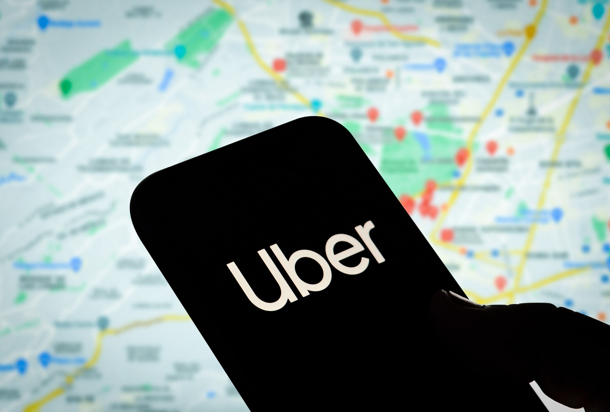 Uber presenta a sus socios tarjeta con acceso inmediato a ganancias y crédito.