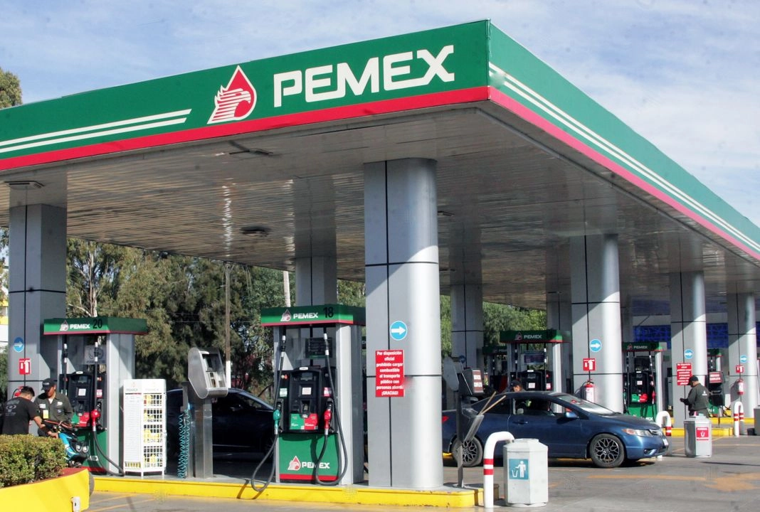 México, el país que más impuestos cobra por la gasolina entre los grandes consumidores.