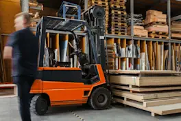 How to Fulfill a Large Purchase Order Without Using Your Own Cash