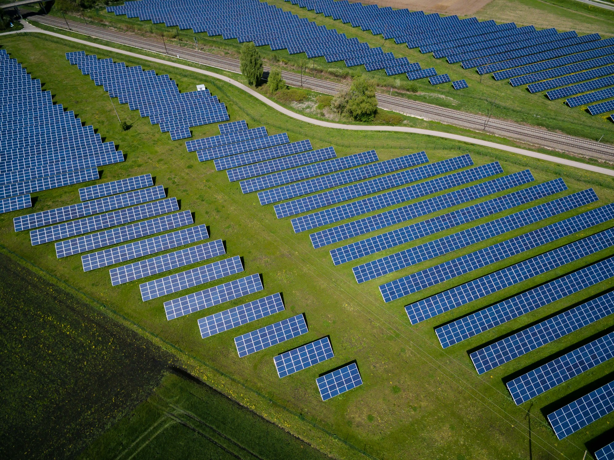 Solar plants for powering AI data centers