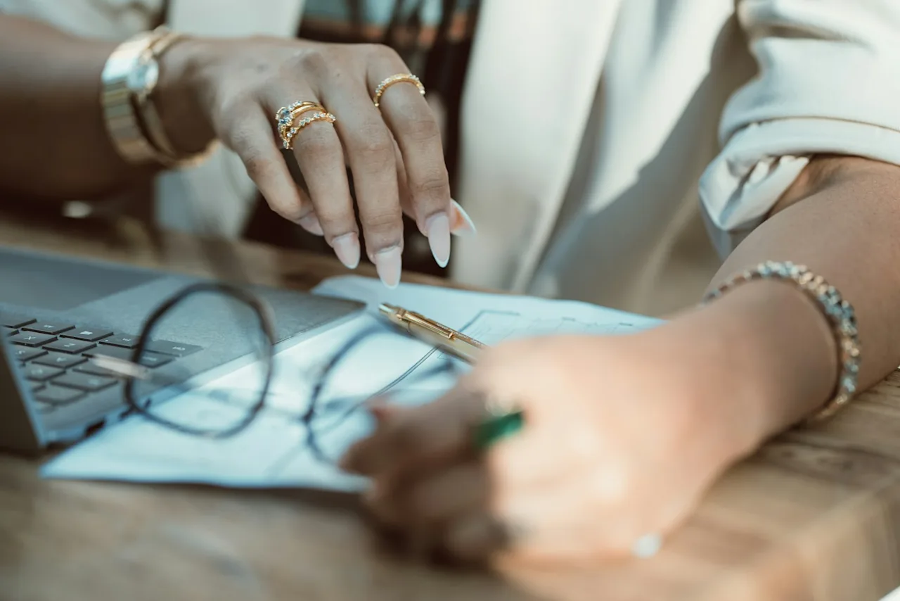 Business Line of Credit vs Term Loan: Which One Fits Your Cash Gap