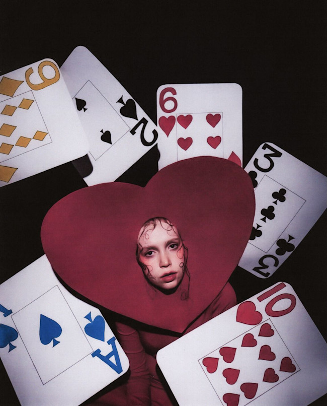 loneliness and madness of the queen of hearts