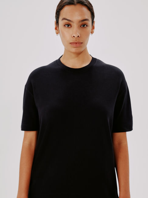 LUXE SEAMED SHORT SLEEVE BLACK A123CT037-CO-BLK1