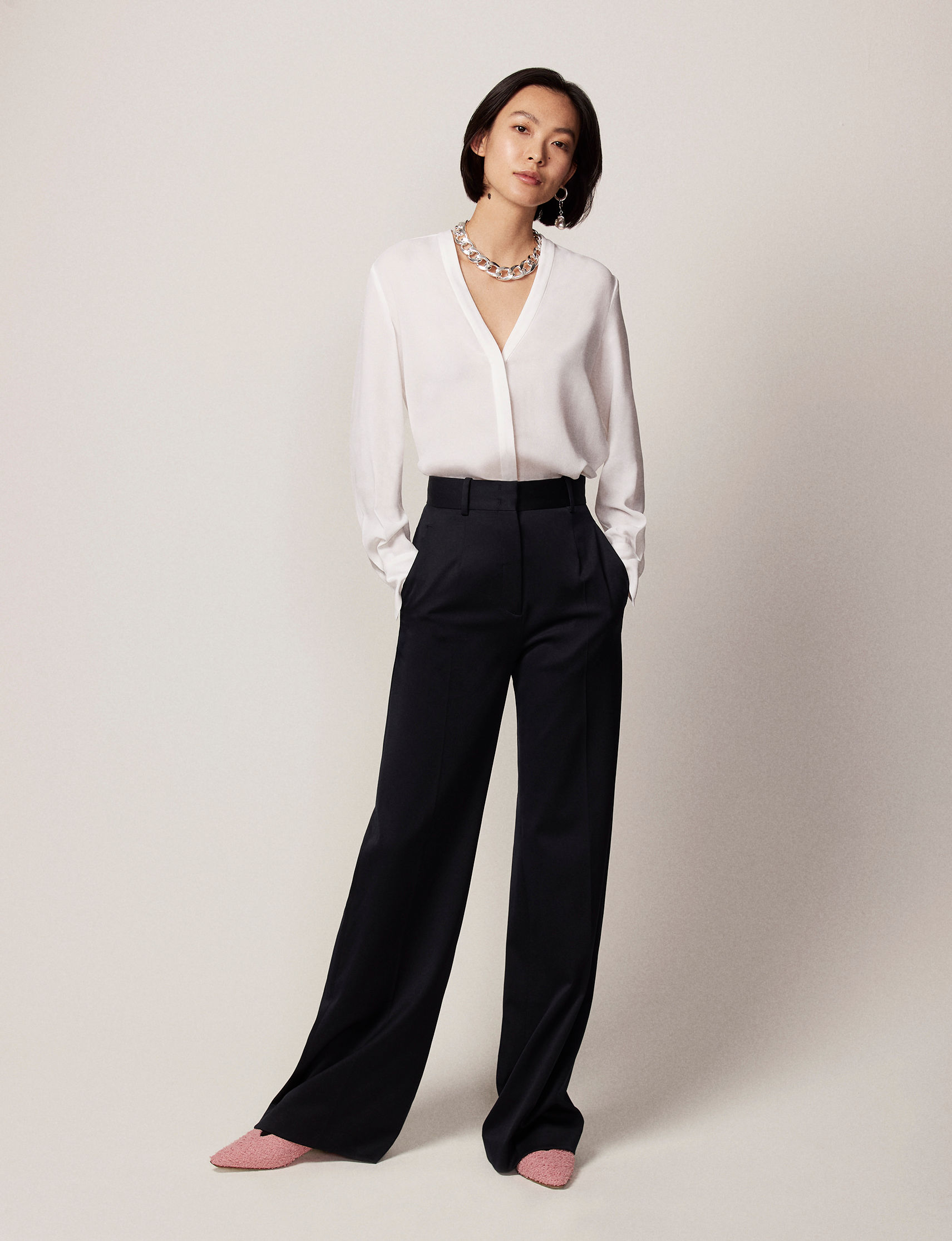 ANT122_V-NeckBlouse_A.jpg