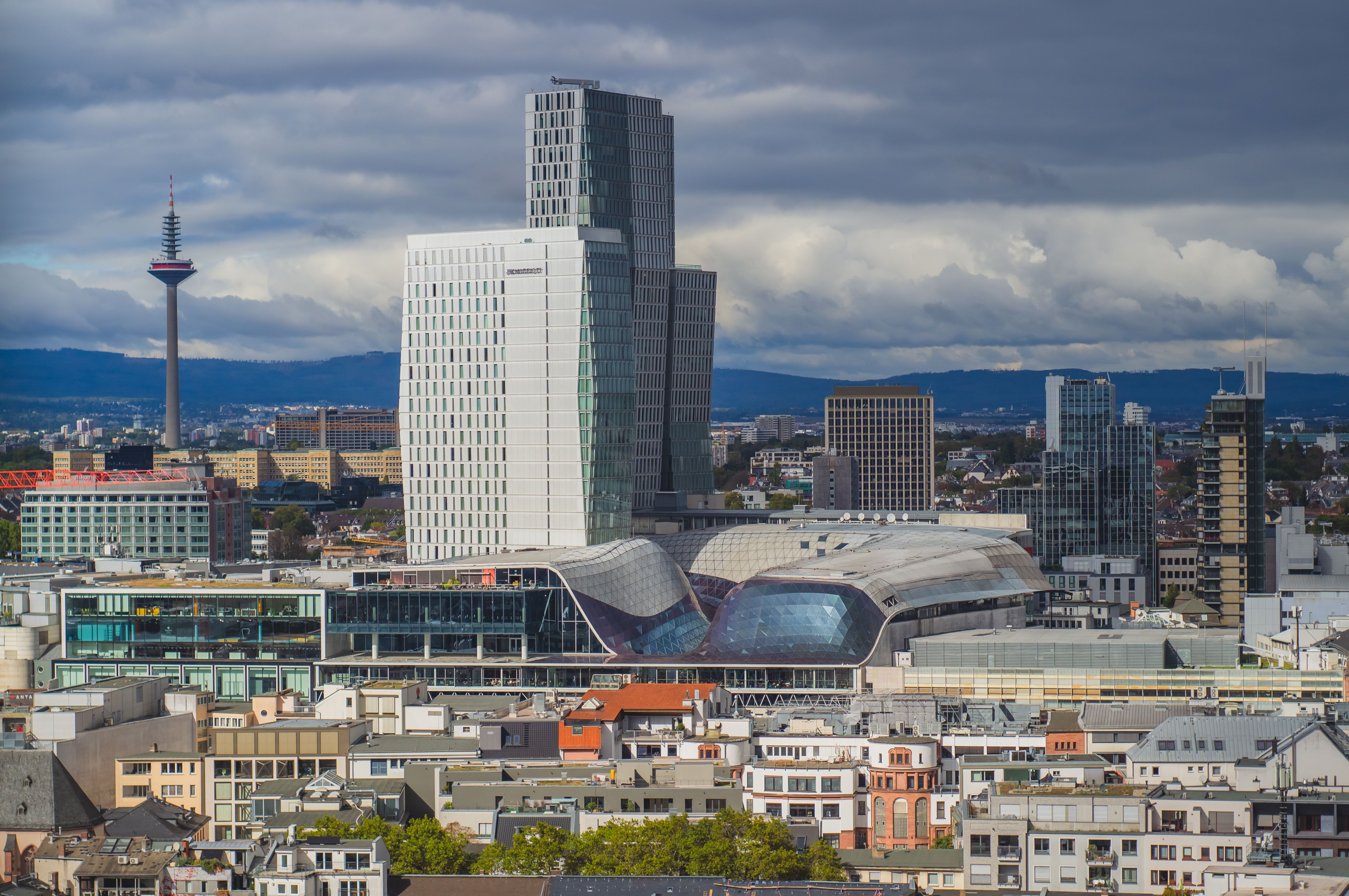 Frankfurt financial district - landscape hero - Pexels 30940000