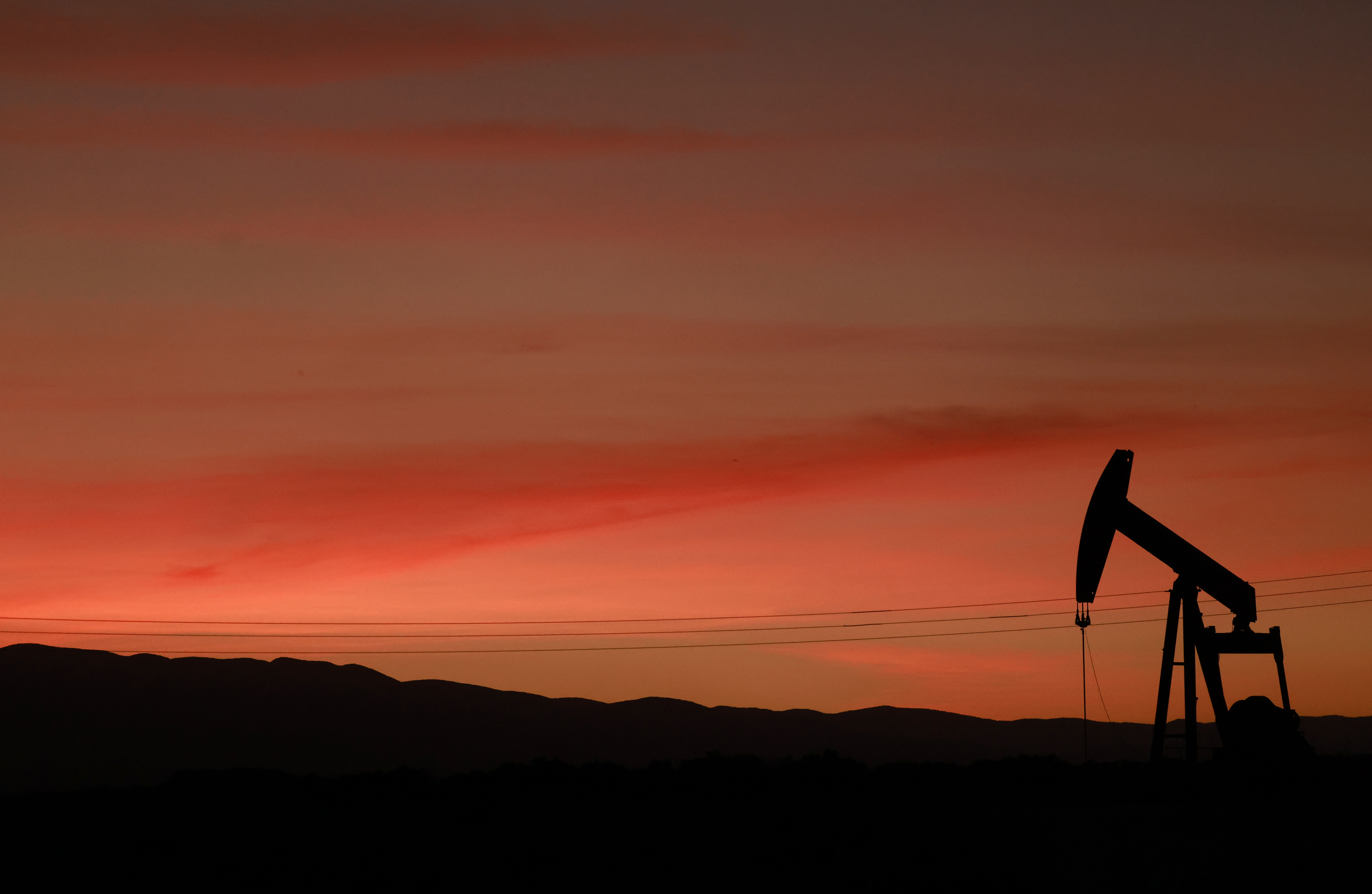 Brent oil nears key technical level