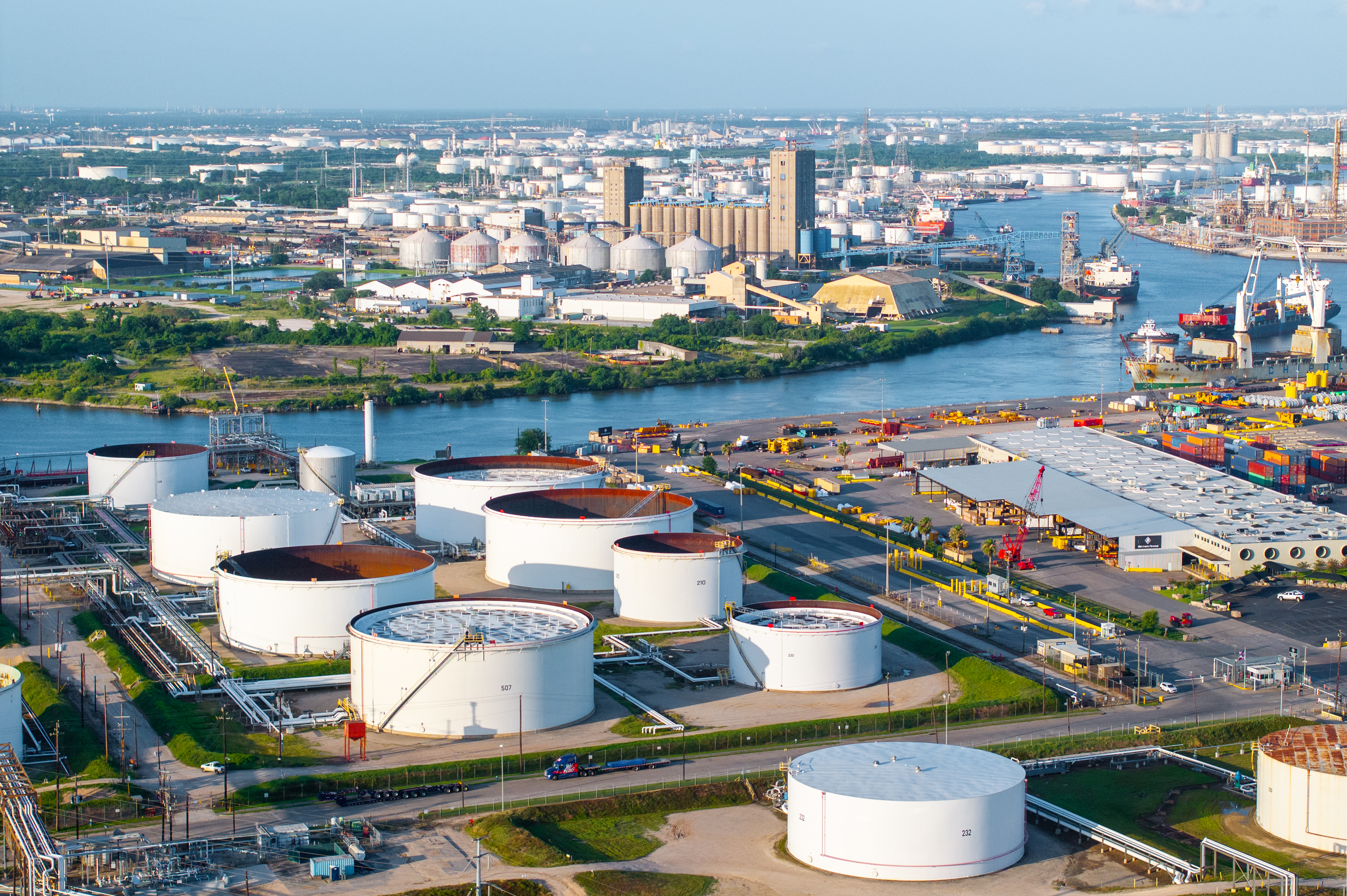 DAX slips back as fragile Middle East ceasefire unsettles markets