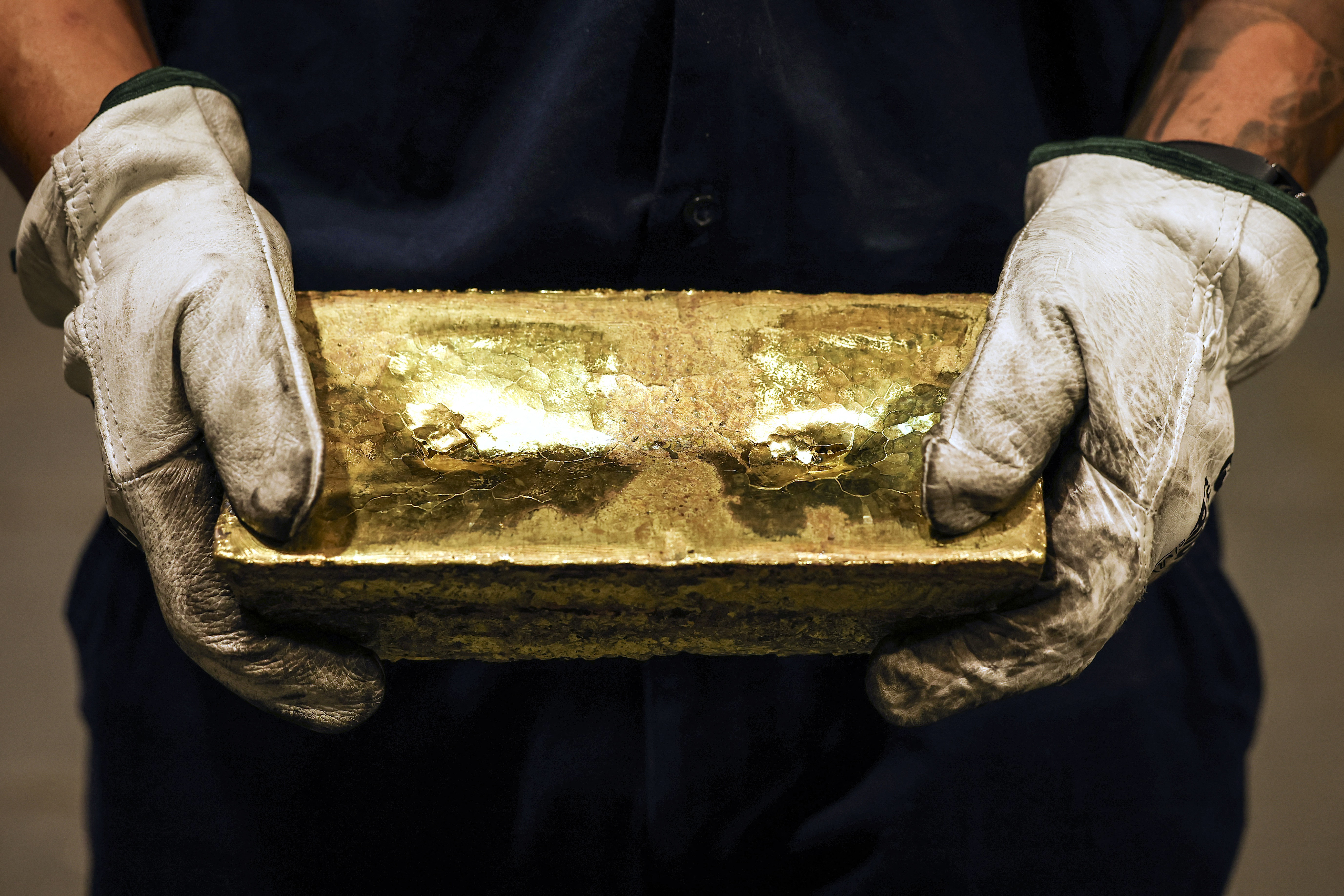 Gold risks a major breakdown as key support comes under pressure