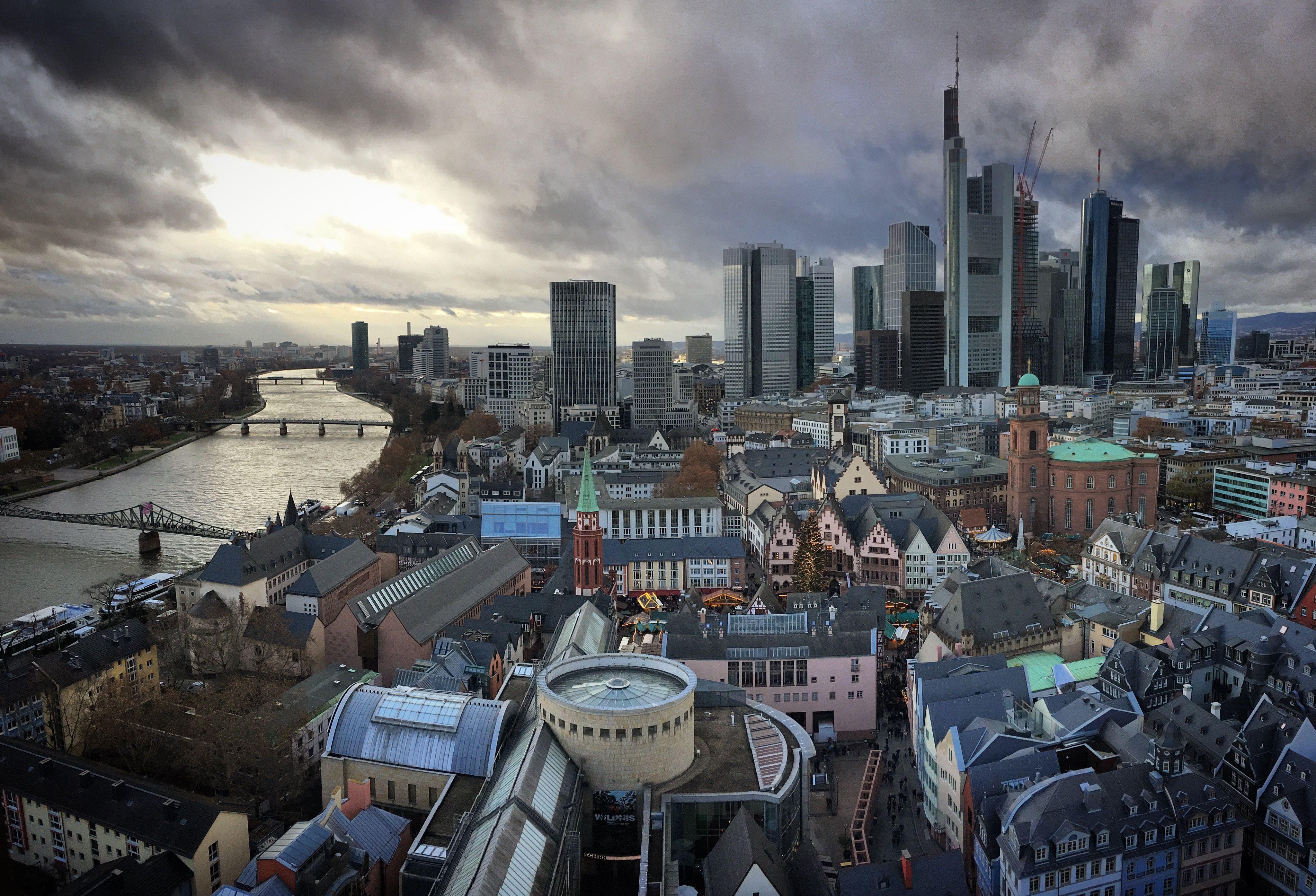 Frankfurt old town and city - landscape hero - Pexels 16648589