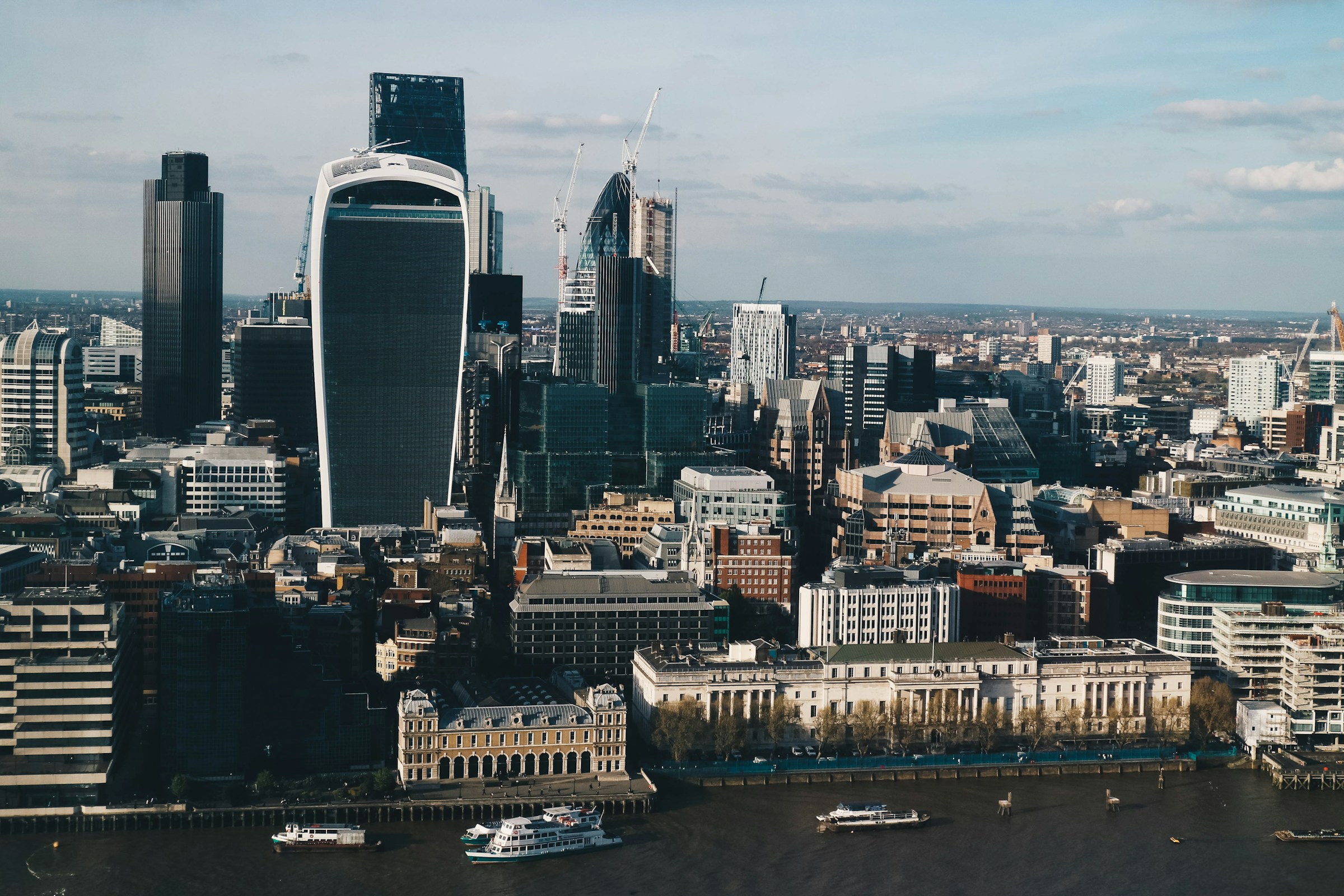 FTSE 100 opens the week slightly lower as Middle East tensions keep investors on edge