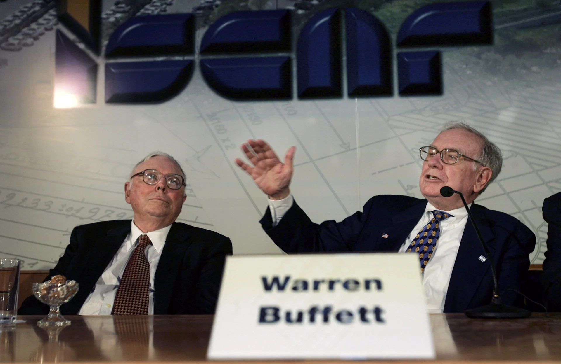 American billionaire investor Warren Buffett gives a press conference with Charlie Munger
