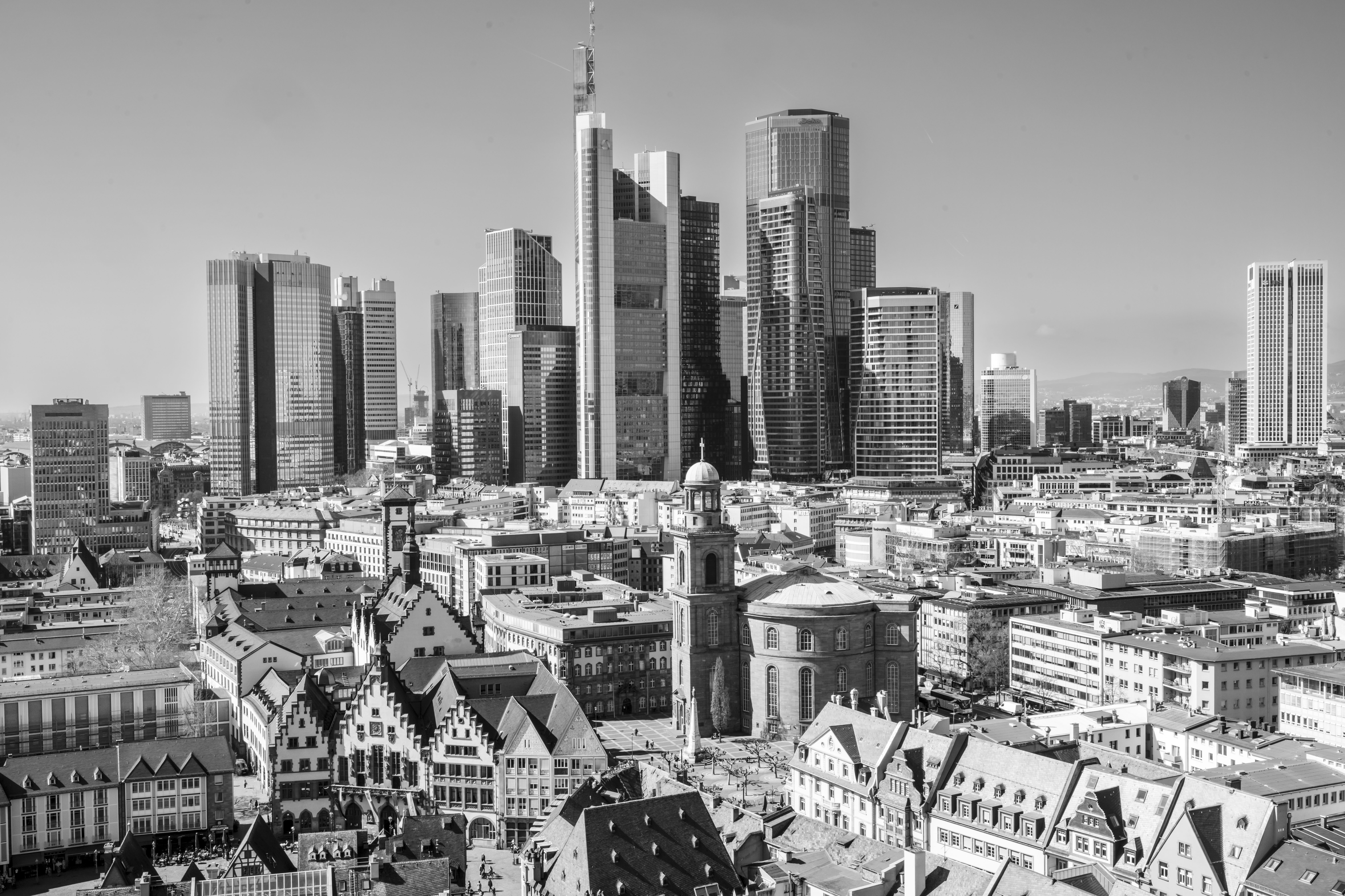 DAX remains stuck between positive US cues and economic strain