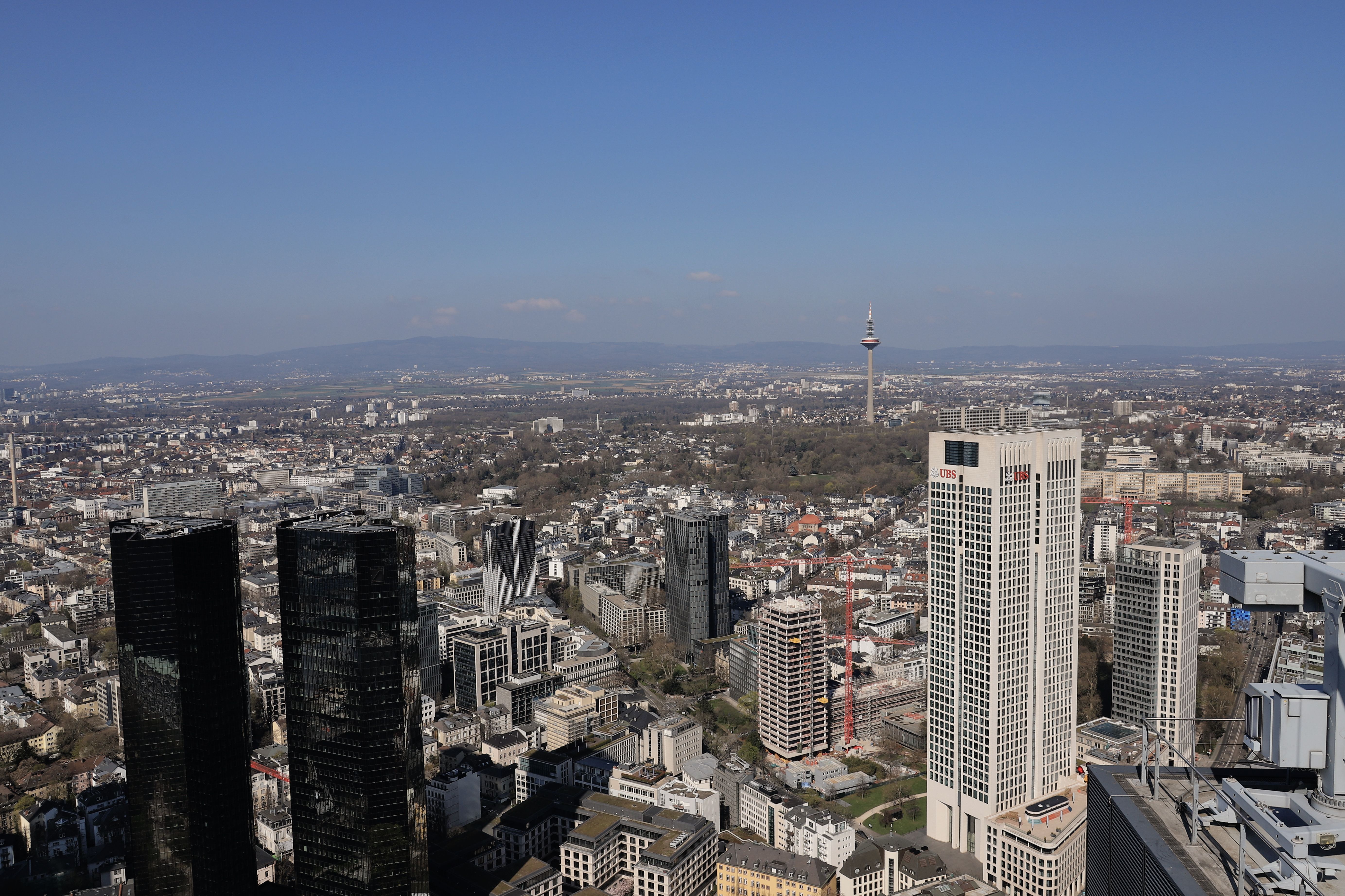 Frankfurt in daylight - landscape hero - Pexels 36858885