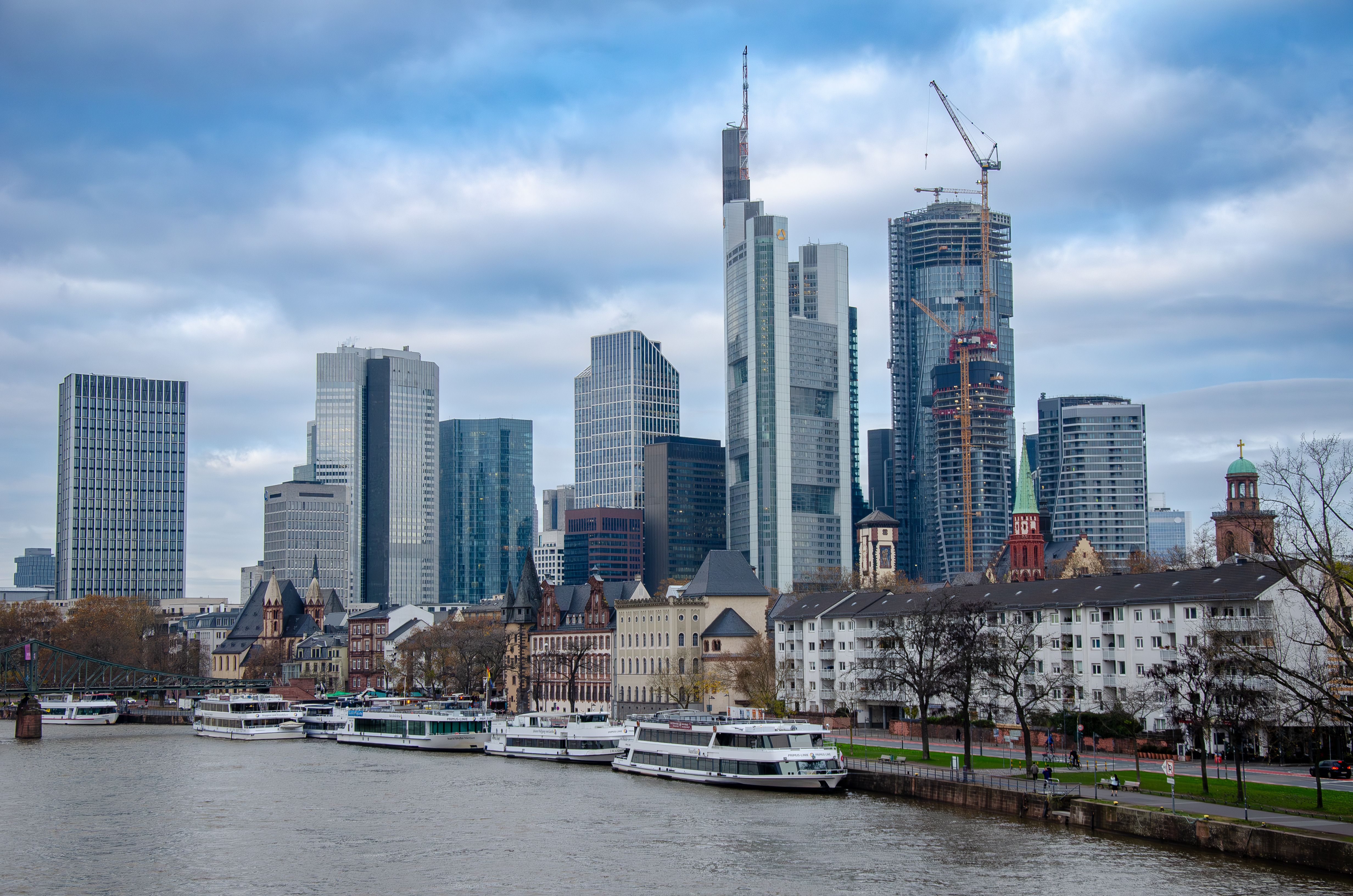 Frankfurt river panorama - landscape hero - Pexels 19307317