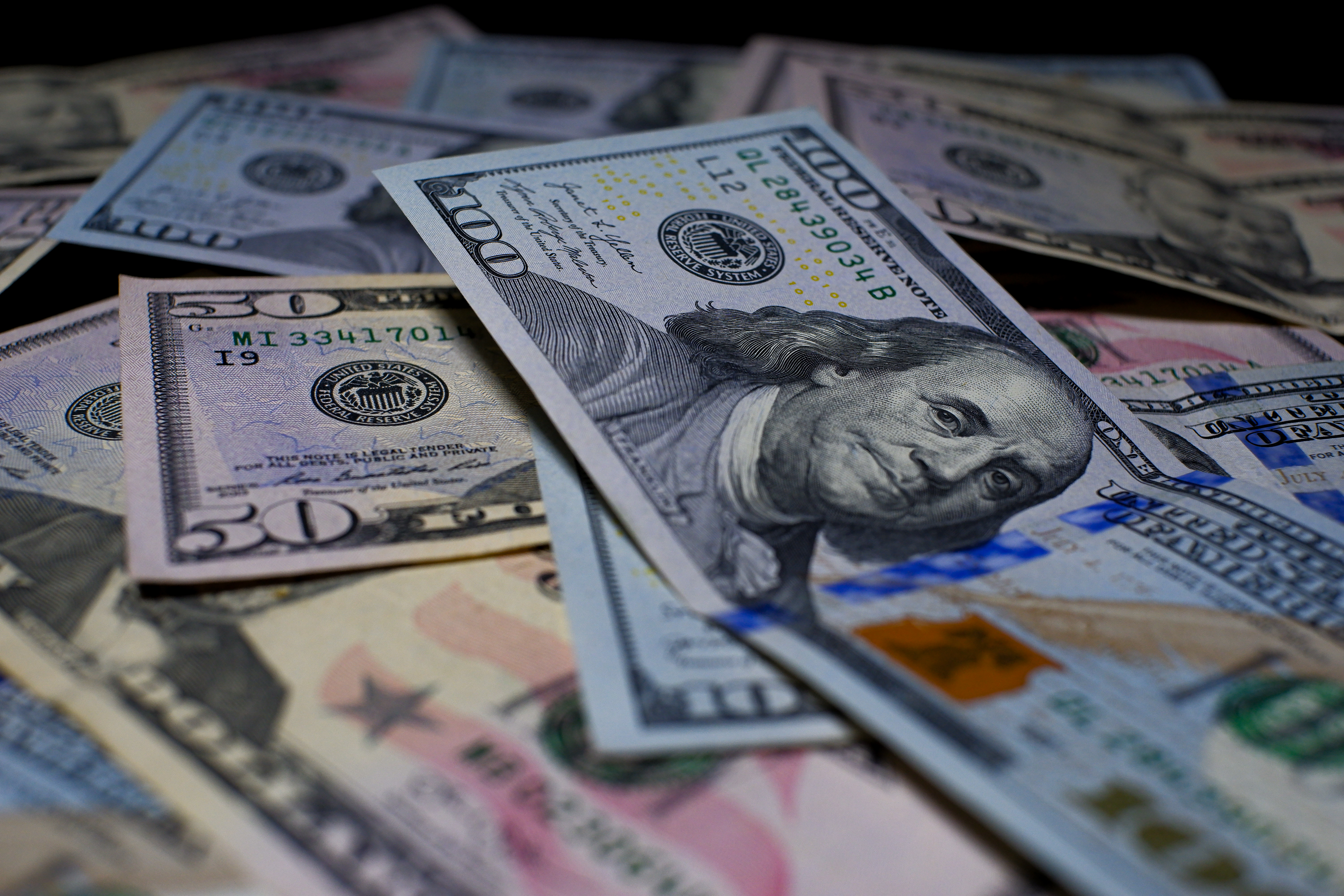 Currencies and bonds - Hero