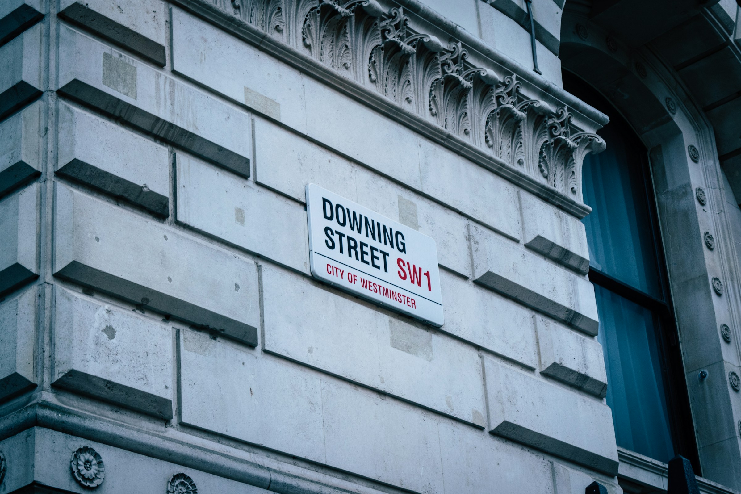 FTSE 100 holds around 10,573 as investors assess political change and Middle East risks