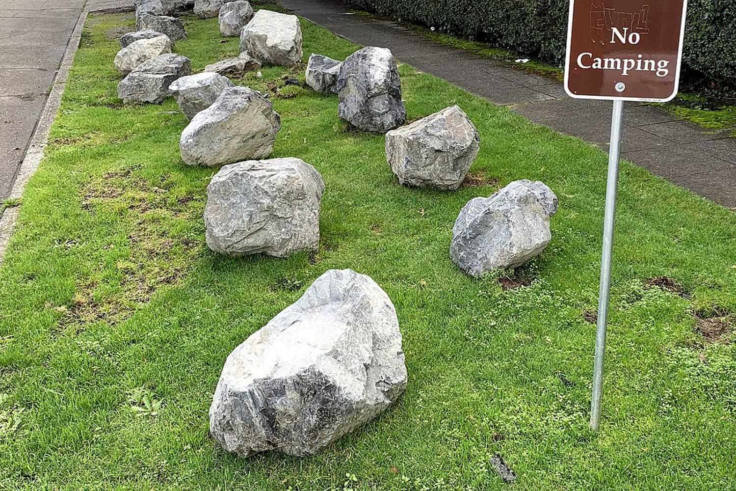 Rocks on a lawn to stop camping. Credit: Andrew Kvalheim on Wikimedia Commons