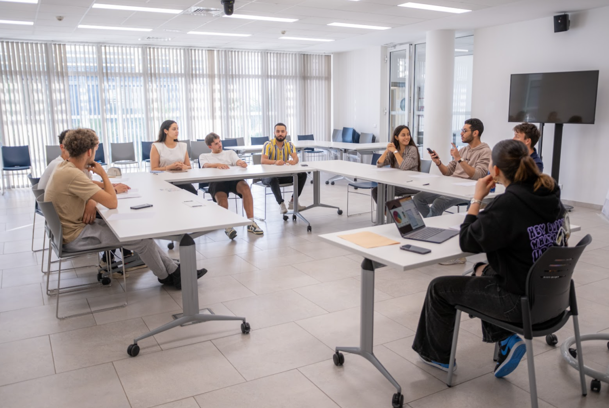 course-room-students-campus-rabat