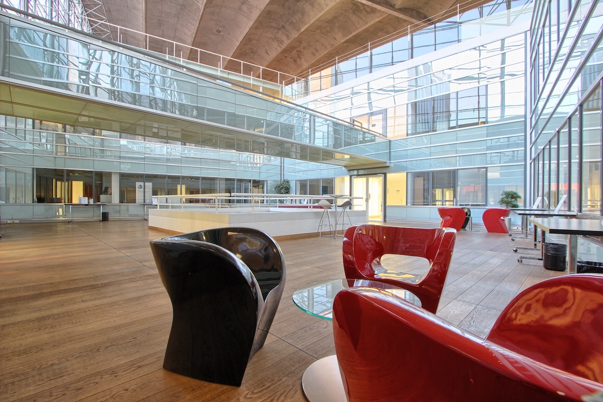 essec la defense slider image 3
