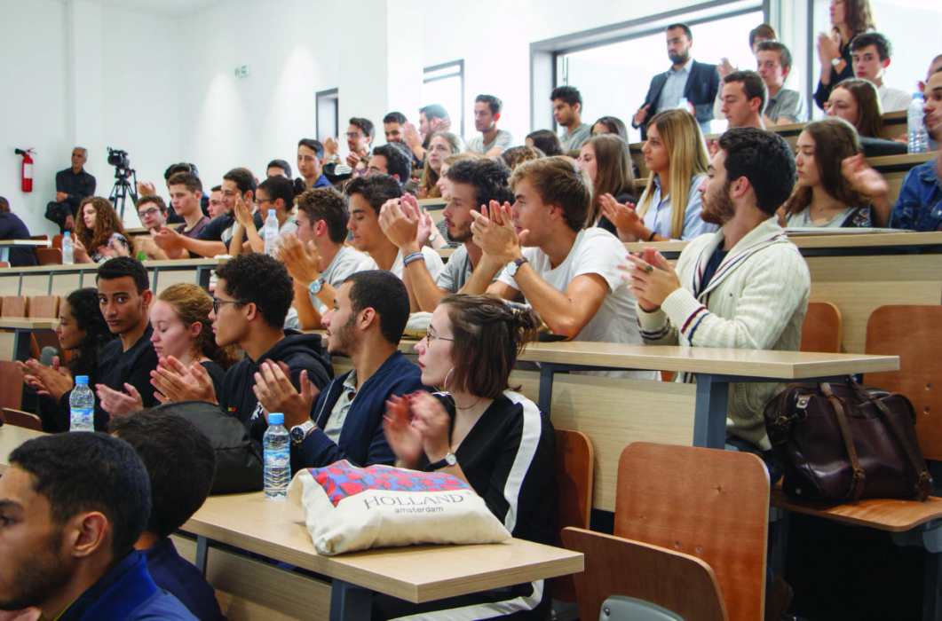 etudiants-amphitheatre-campus-rabat