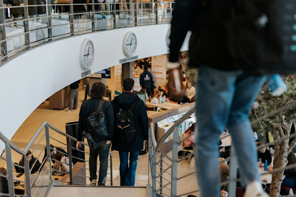 ESSEC escalier campus Cergy cafet 