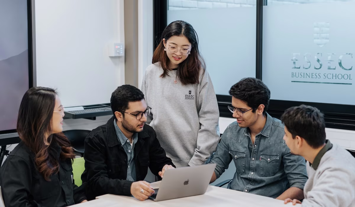 Evolutions du programme ESSEC Master in Management (MIM) : face aux défis de notre société, l’ESSEC place l’intelligence collective au cœur des évolutions de son MIM