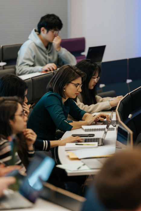 etudiants-essec-amphi