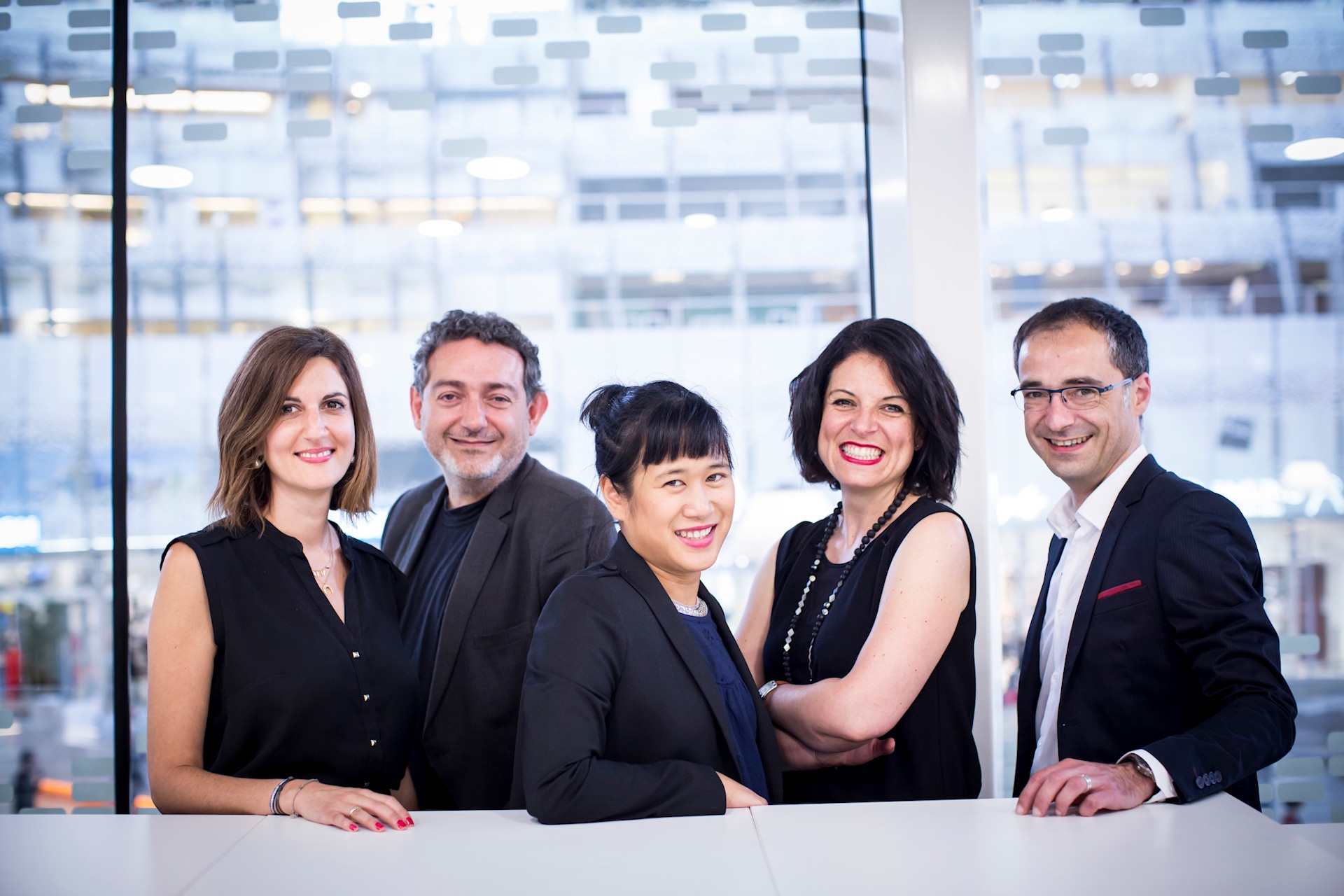 header-dialogue-social