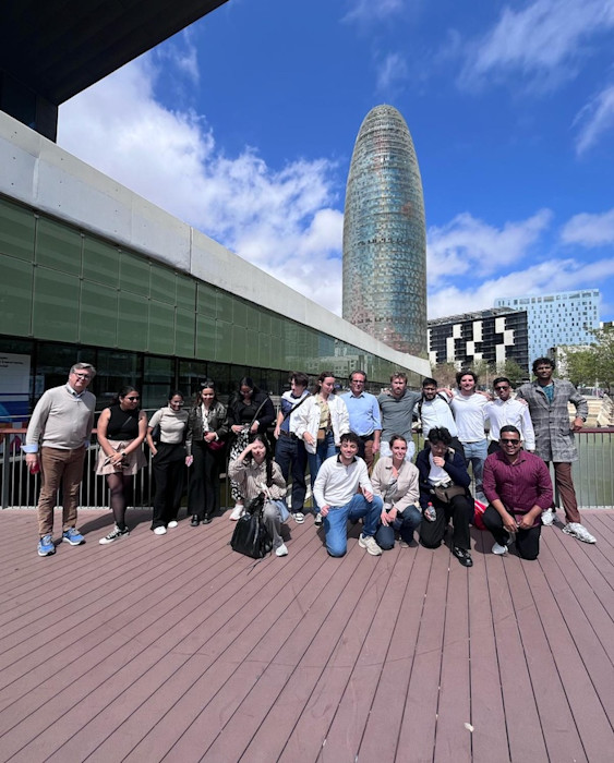 Visuel valeur ajoutée Chaire “Leading@Scale”