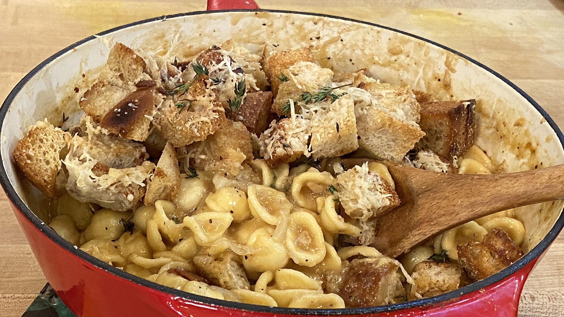 French Onion One-Pot Pasta + Cheesy Croutons | Rachael Ray Recipe | Rachael  Ray