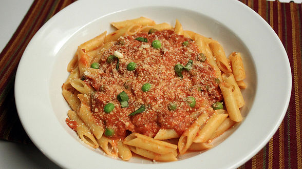 Penne alla Vodka with Prosciutto and Peas