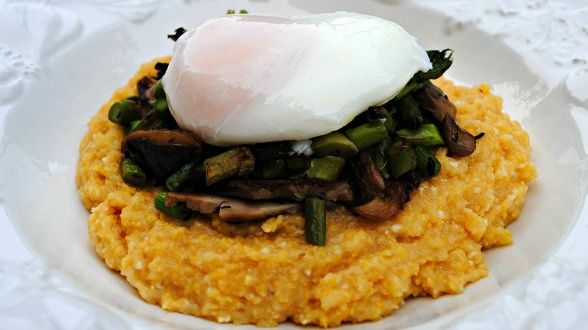Quick Polenta with Mushrooms, Asparagus and Poached Eggs