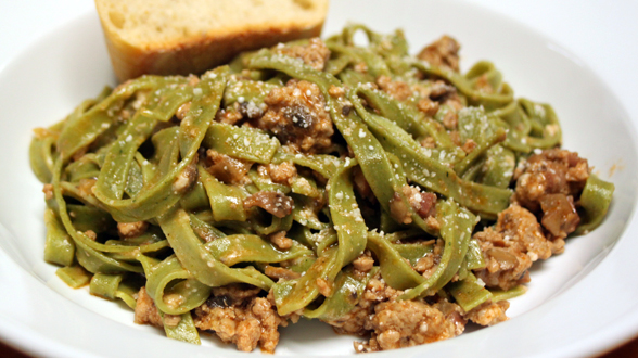 Spinach Tagliatelle with Ham-Mushroom Sauce