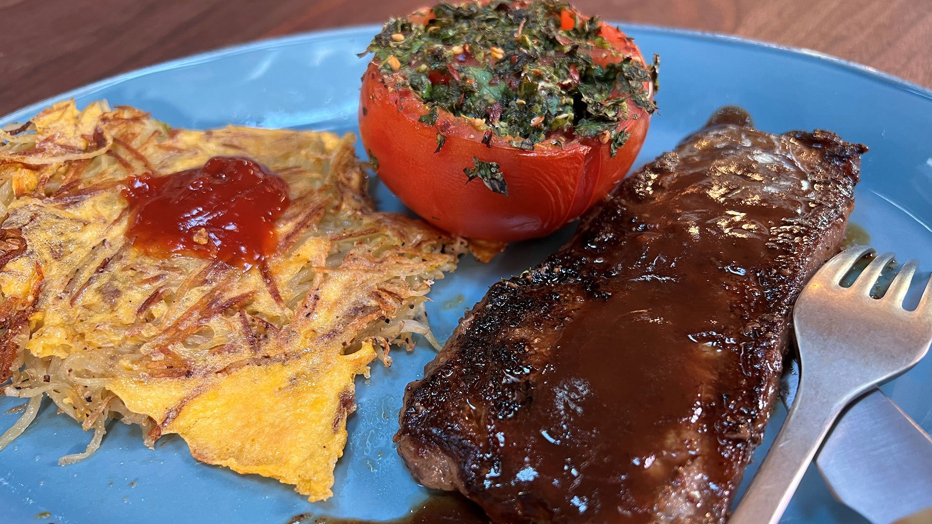 Steak and Hash Brown Eggs with Broiled Tomatoes | BLD Meal
