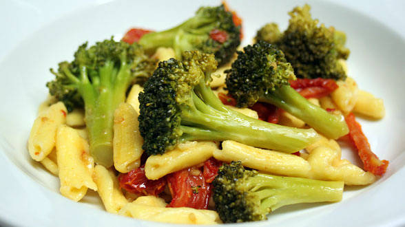 Cavatelli with Sauteed Broccoli, Garlic, and Sun Dried Tomatoes