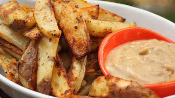 Oven Fries and Spicy Gravy