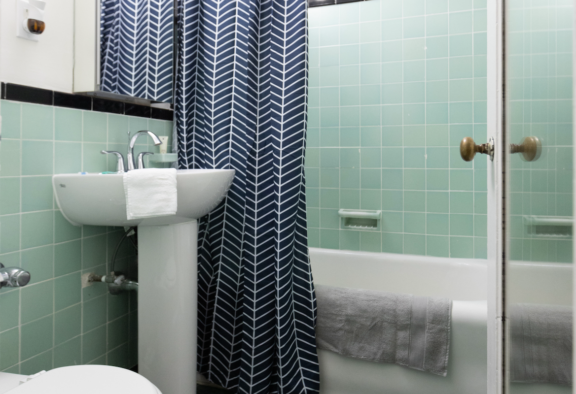 New Yorker - In-room Private Bathroom 