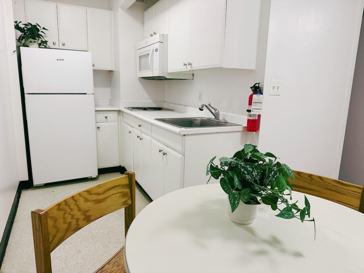 Marymount - In-Suite Kitchen and Table 