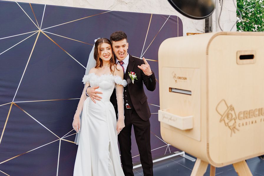 People posing during the event: Свадьбы