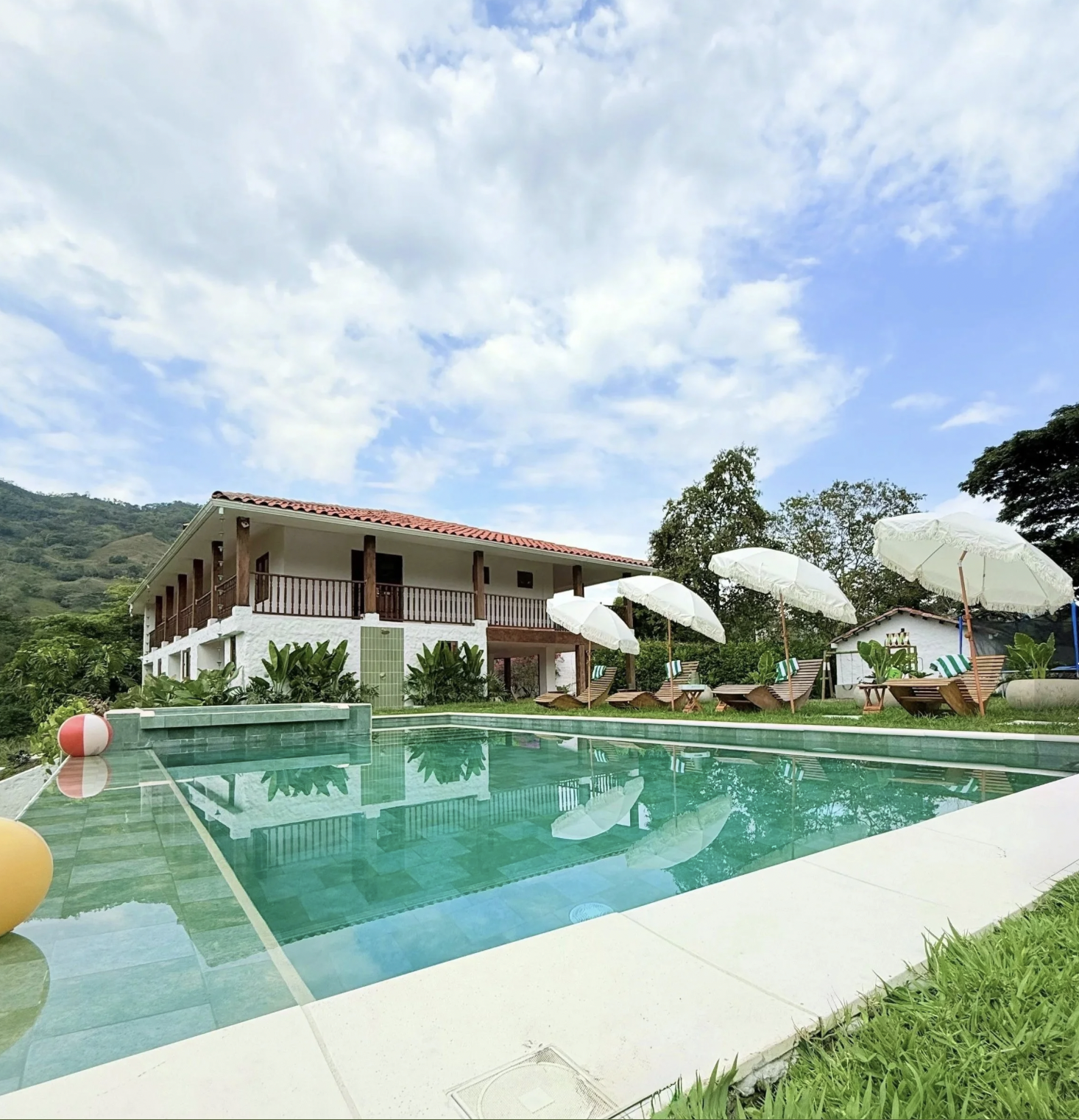 Casa de los Sueños Review (2026): An 80-Year-Old Hacienda for 17 in Quimbaya, Quindío — Coffee Region, Colombia