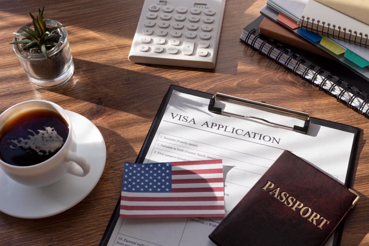 Cover Image for Can H-1B Holders Apply For A Green Card?