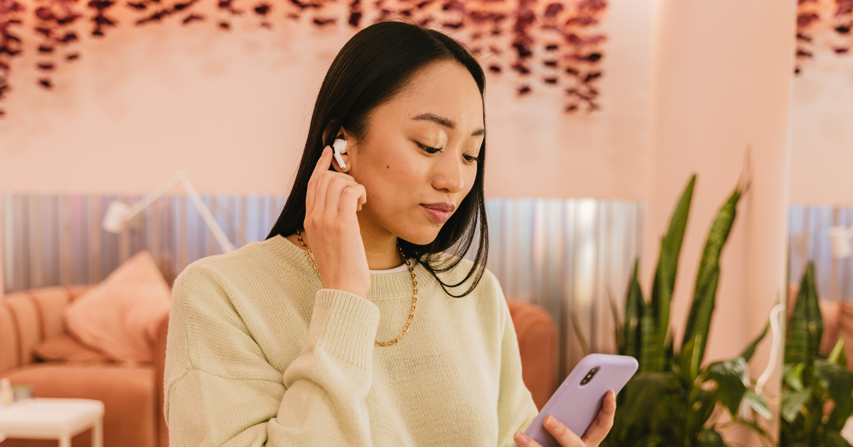 Smart Earphone Features: Innovations Across the Industry