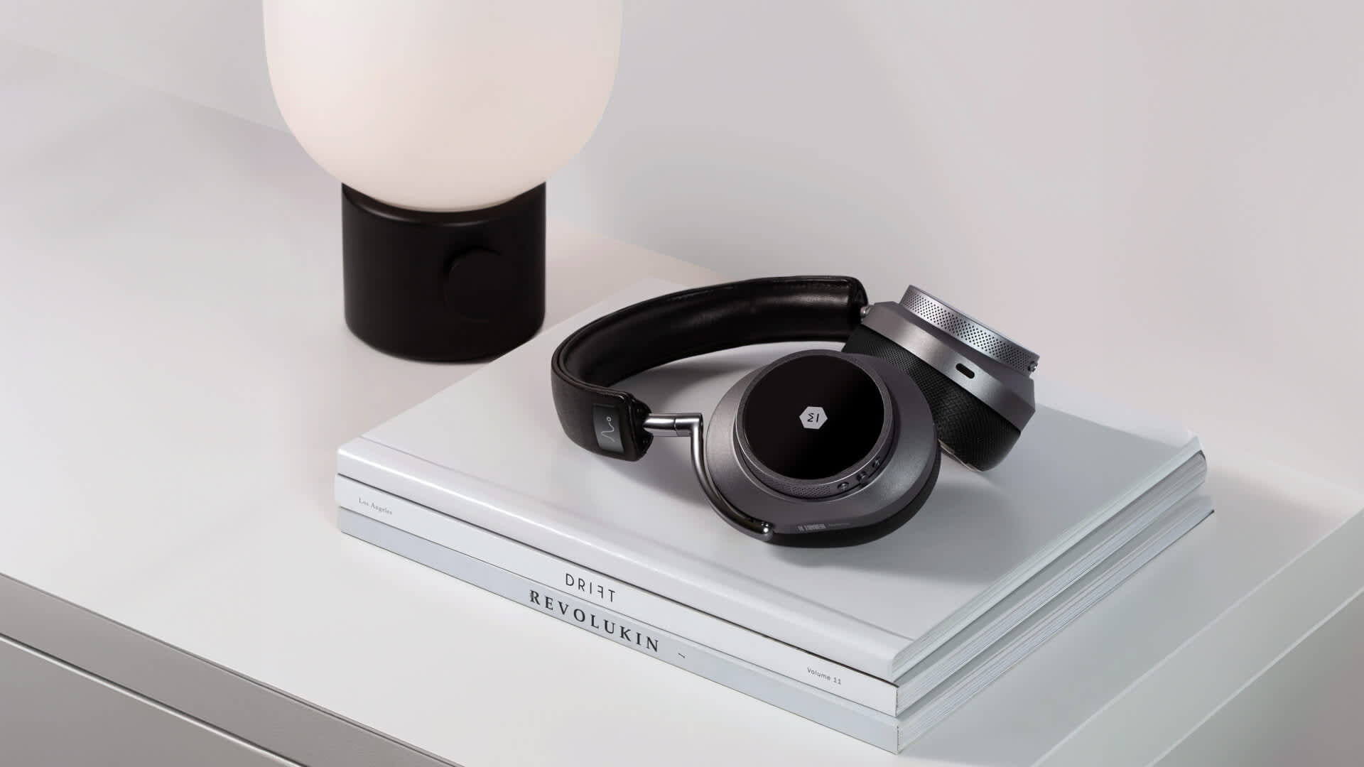 Master-Dynamic-MW75-Neuro-SPREAD-1920x1080-1