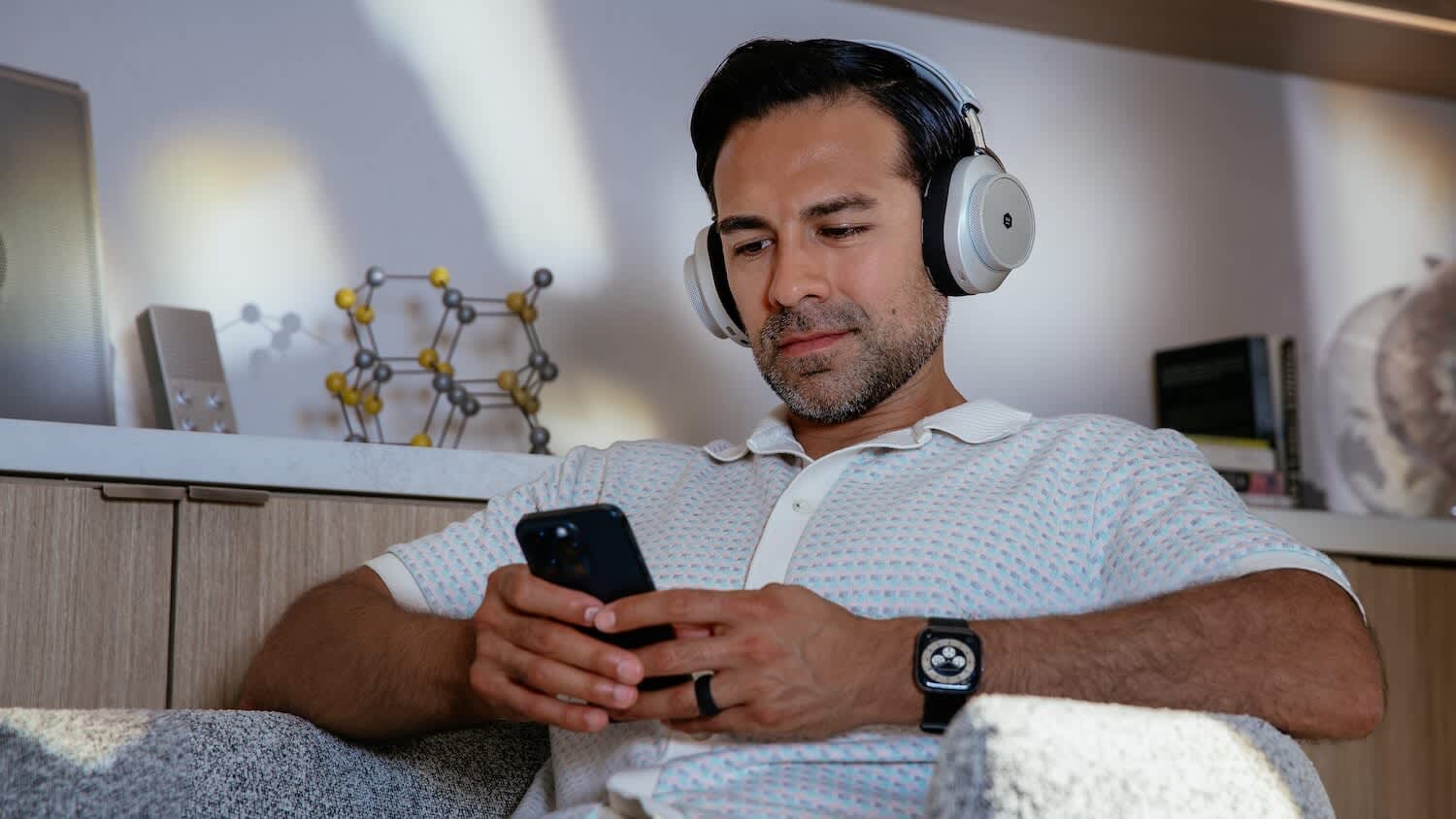 MW75 Neurable living phone