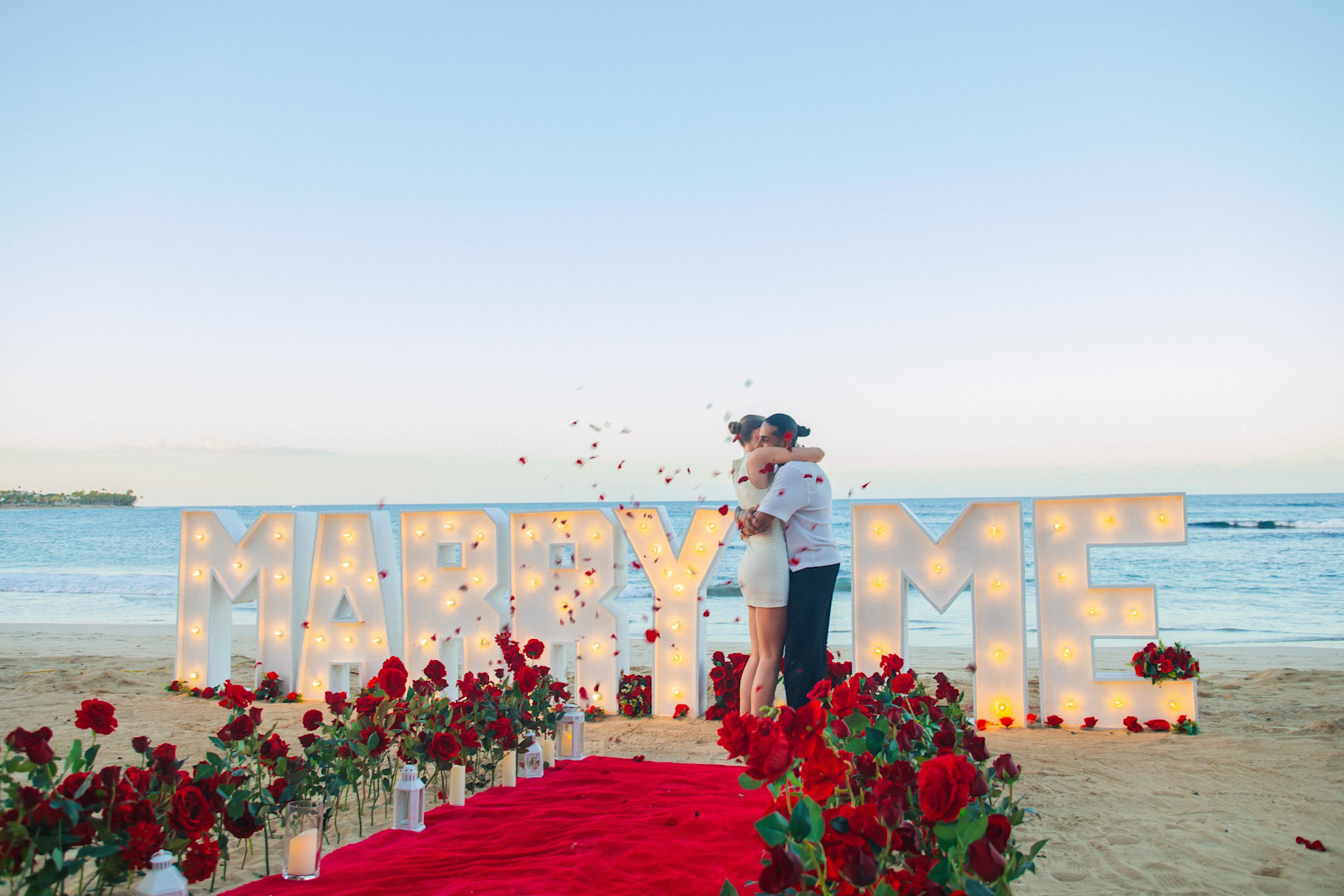 Sign of Love : détail de l’installation 5 sur une plage privée d’Uvero Alto, Punta Cana.