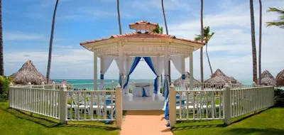  Cargo por servicio de banquete en Meliá Caribe Beach: Cómo las parejas de EE. UU. pueden obtener más valor en su boda en Punta Cana