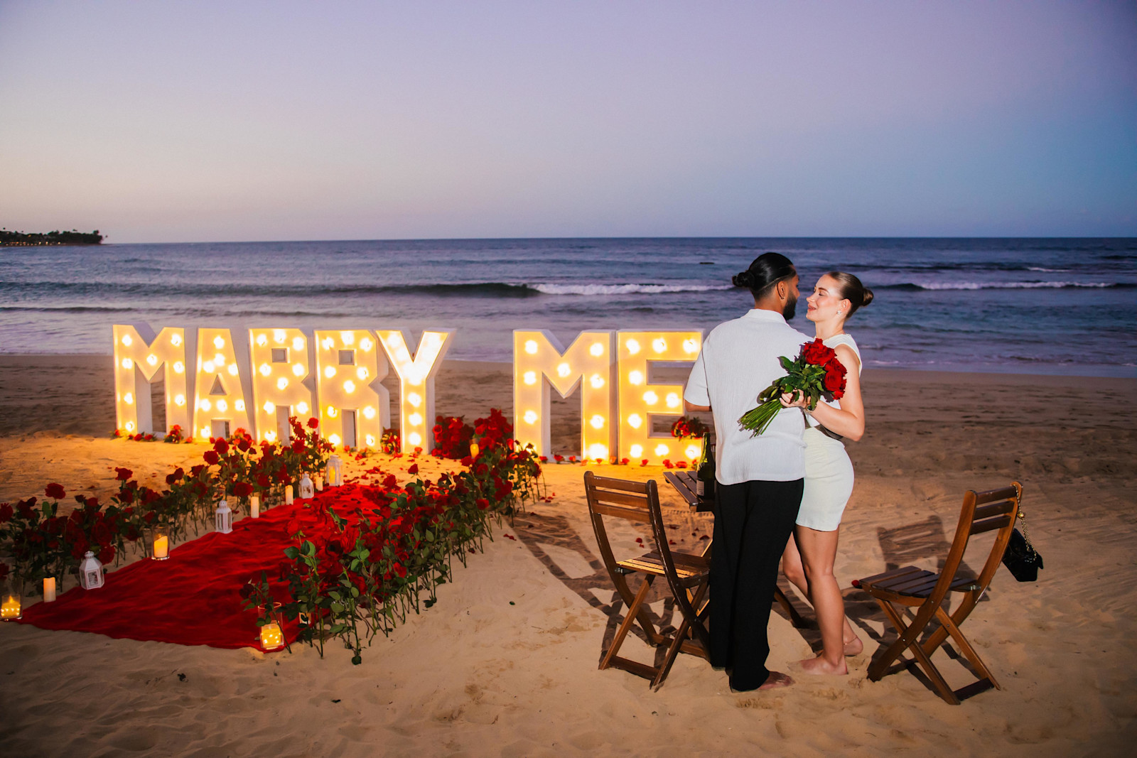 Sign of Love : détail de l’installation 2 sur une plage privée d’Uvero Alto, Punta Cana.