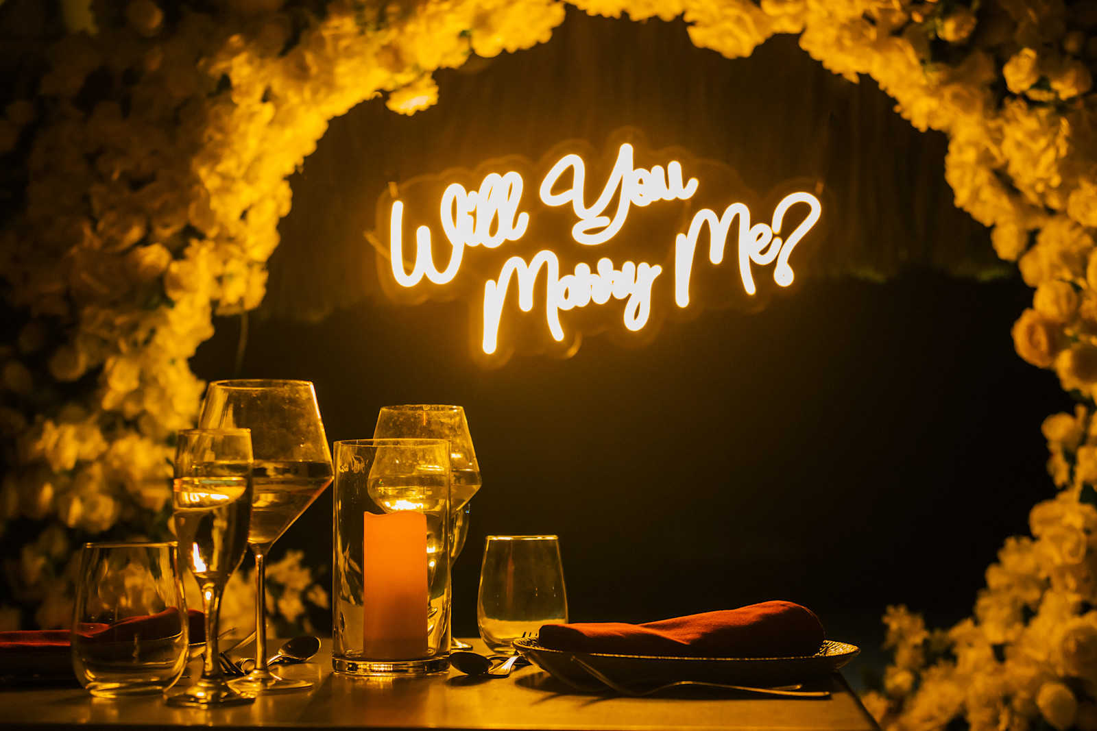 Dîner Romantique et Demande en Mariage : détail de l’installation 3 sur une plage privée d’Uvero Alto, Punta Cana.