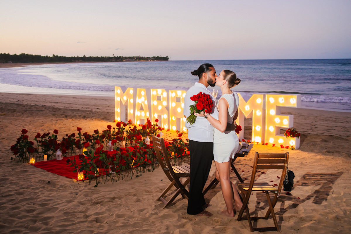 Sign of Love à Punta Cana — décoration principale 1 Sign of Love : décoration principale 1 sur une plage privée d’Uvero Alto, Punta Cana.