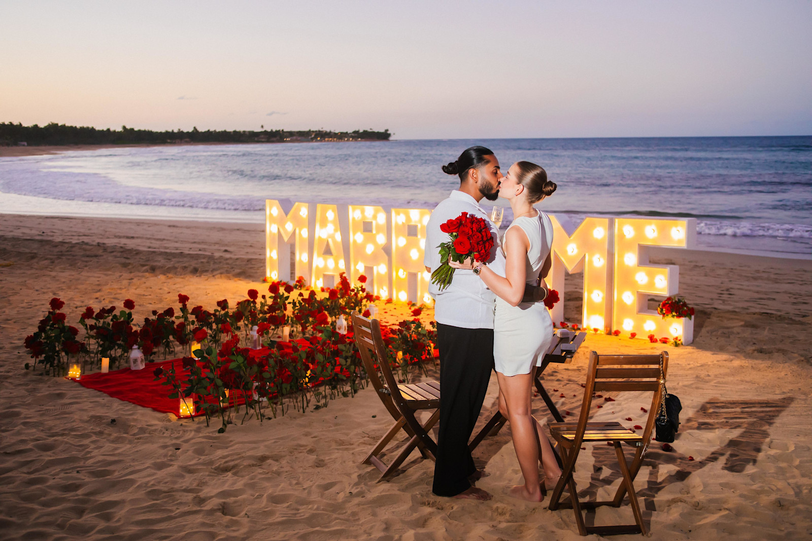 Sign of Love : détail de l’installation 1 sur une plage privée d’Uvero Alto, Punta Cana.